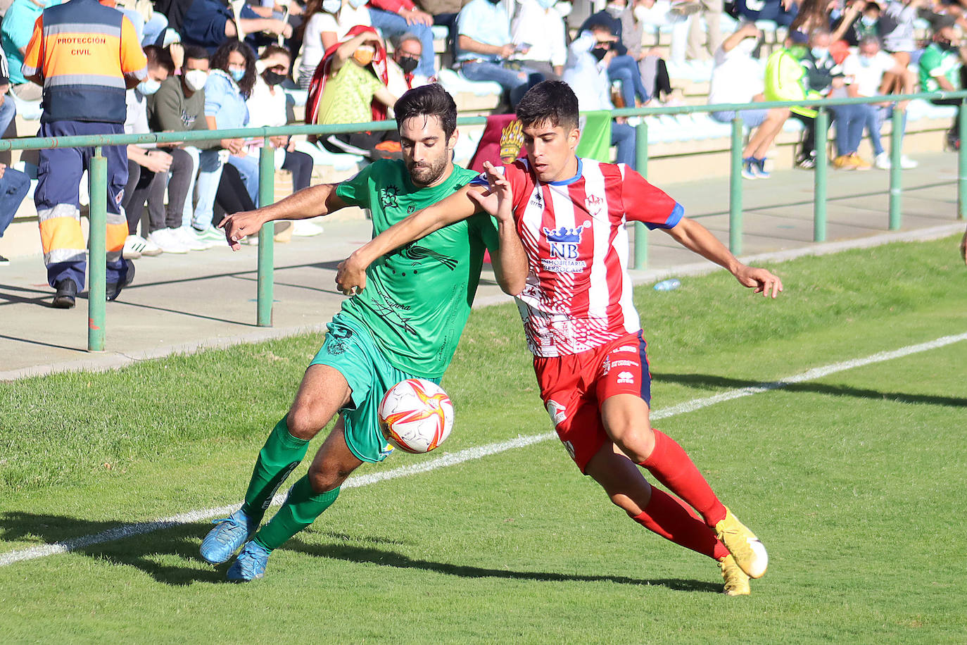 Atlético Astorga y Atlético Bembibre disputaron el primer derbi de la temporada en Tercera RFEF entre equipos de la provincia.