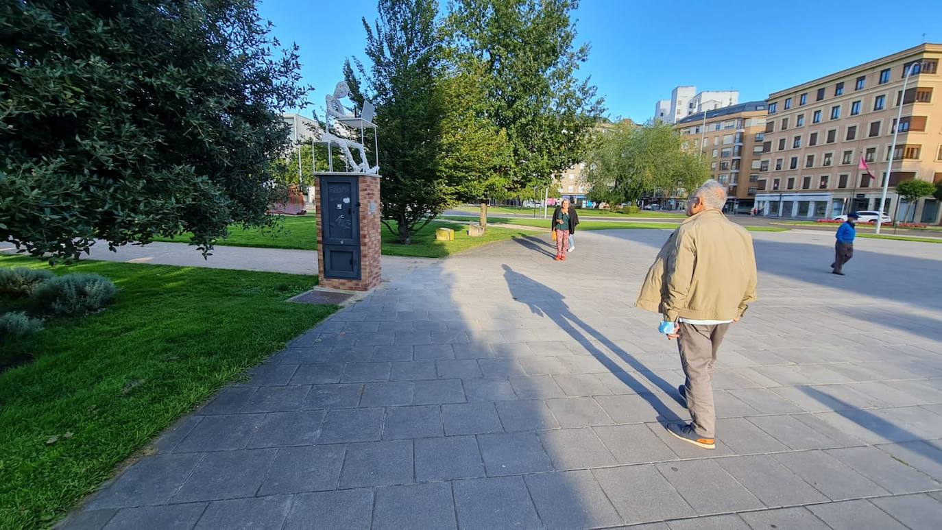 Una nueva escultura adorna la ciudad. 