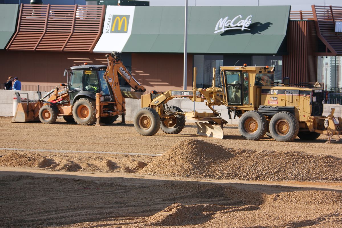 La firma deportiva ya muestra sus colores en la nave del nuevo Centro Comercial Reino de León.