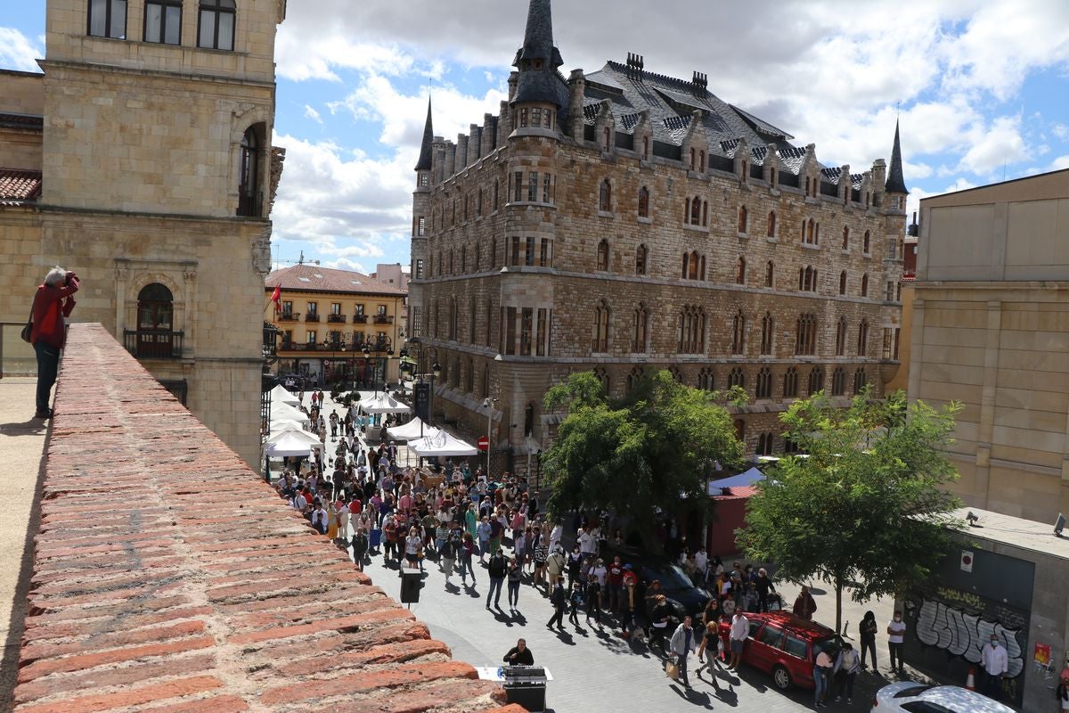 El tributo a La Oreja de Van Gogh 'El Viaje de Copperpot' ha ofrecido un concierto en honor a la banda donostiarra en el entorno de la muralla de El Cid.