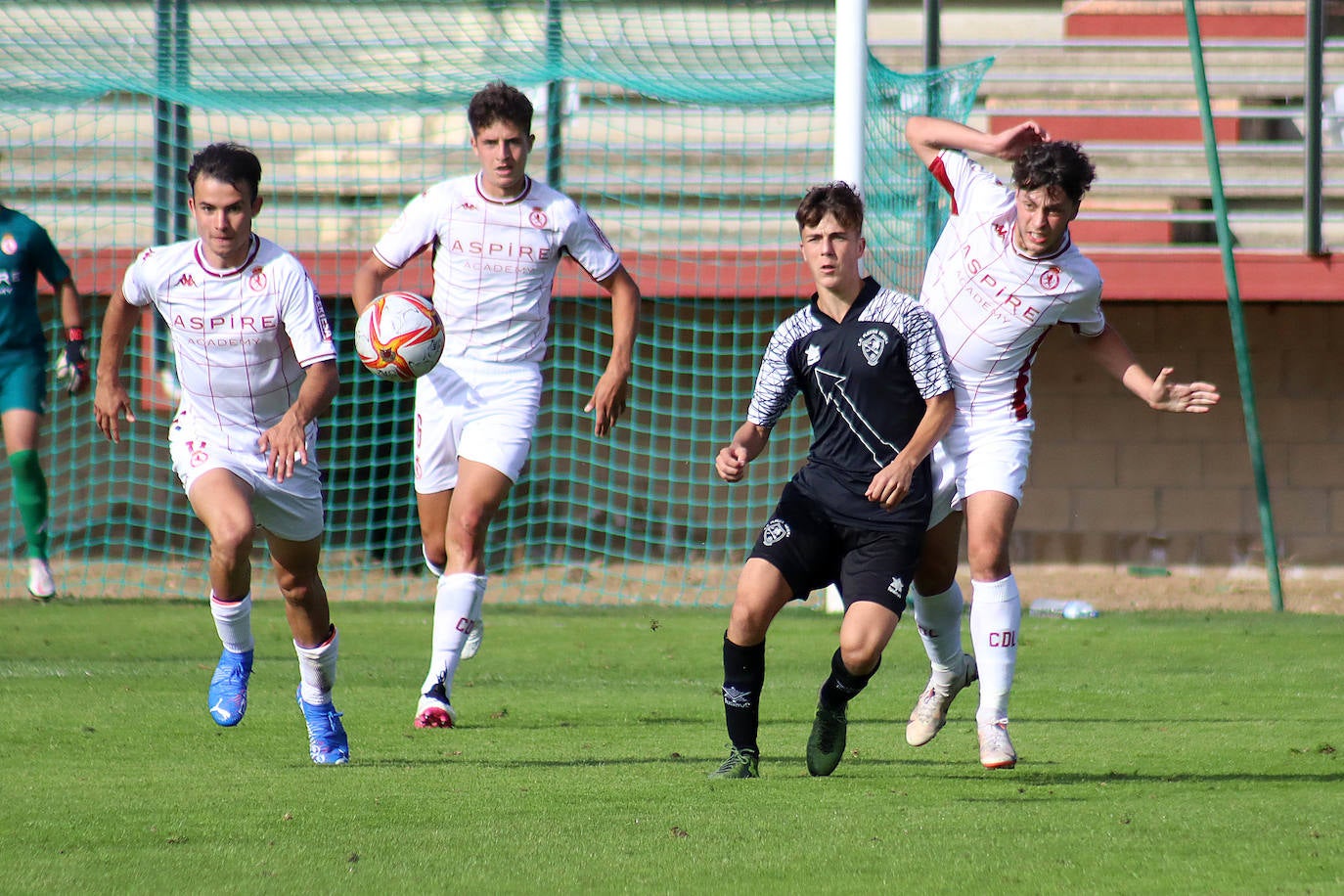 El cuadro leonés venció con autoridad al Flecha Negra en su segundo partido como local