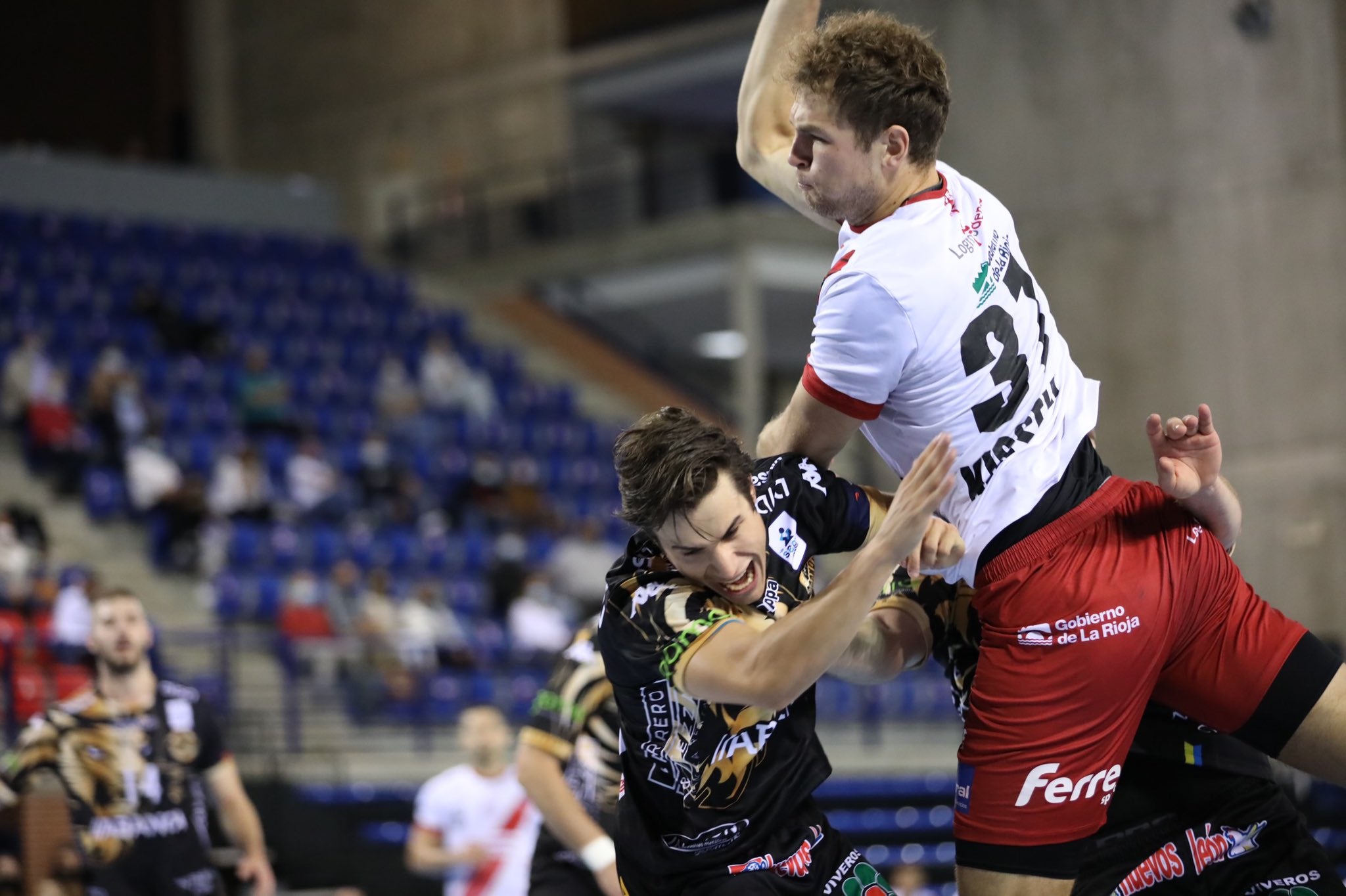 El conjunto ademarista ha disputado ante Logroño en tierras riojanas la ida de la eliminatoria previa a la fase de grupos de la EHF European League con derrota 34-30