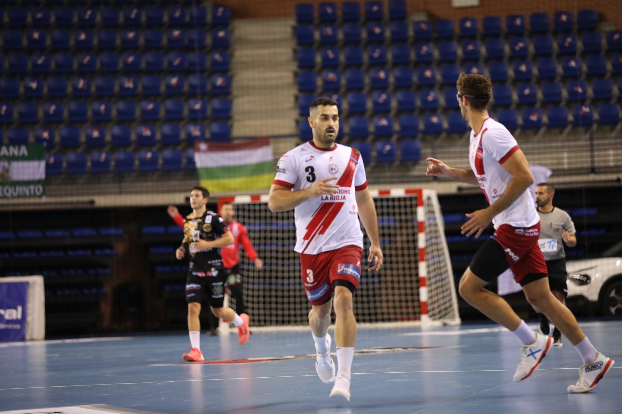 El conjunto ademarista ha disputado ante Logroño en tierras riojanas la ida de la eliminatoria previa a la fase de grupos de la EHF European League con derrota 34-30