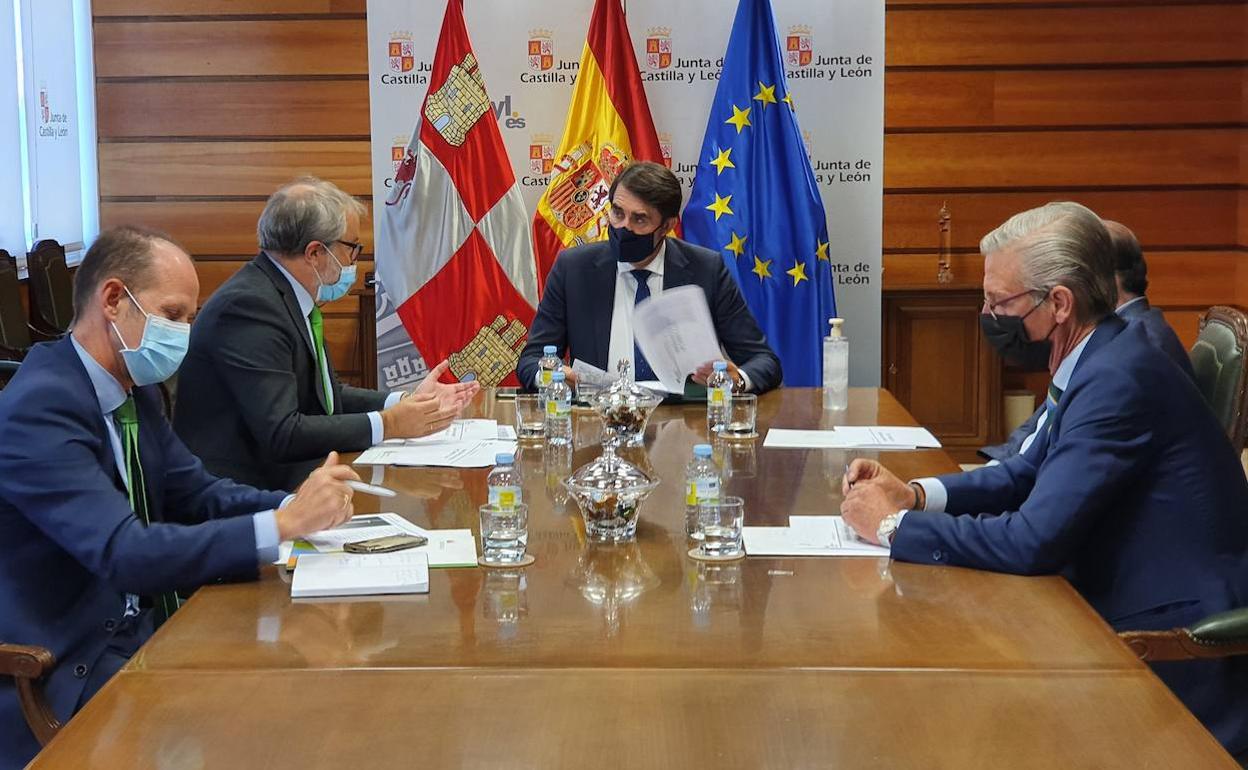 Reunión de Suárez-Quiñones con los representantes de Iberdrola.