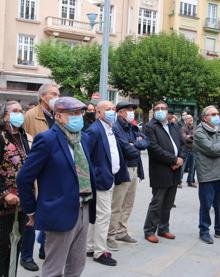 Imagen secundaria 2 - Una placa para la memoria y el honor de la educación