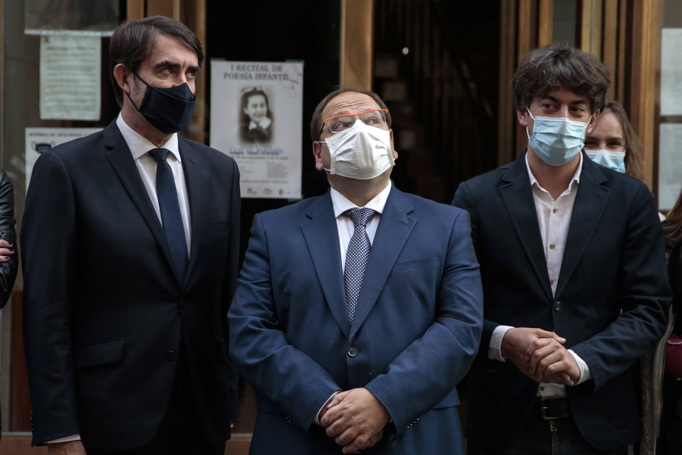 El consejero de Fomento y Medio Ambiente, Juan Carlos Suárez-Quiñones, clausura el acto de inauguración de la exposición 'Panorama de obras' de la XV Bienal Española de Arquitectura y Urbanismo (BEAU) en La Bañeza.