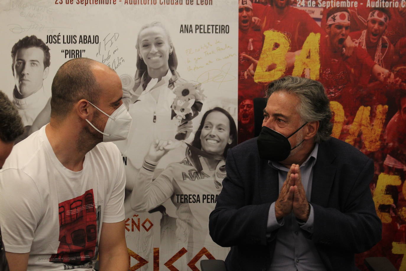 Cuatro integrantes de la selección española de baloncesto que conquistó el Mundial en 2006 y su entrenador, Pepu Hernández, recuerdan este hito en la capital de provincia.