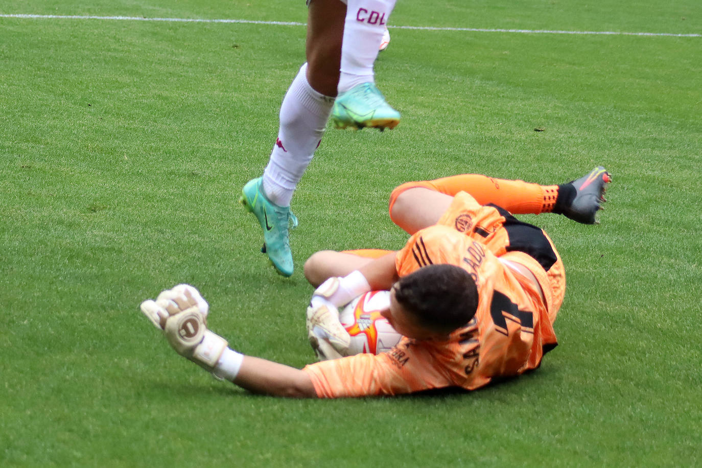 El conjunto leonés disputó en el Reino la quinta jornada de liga.