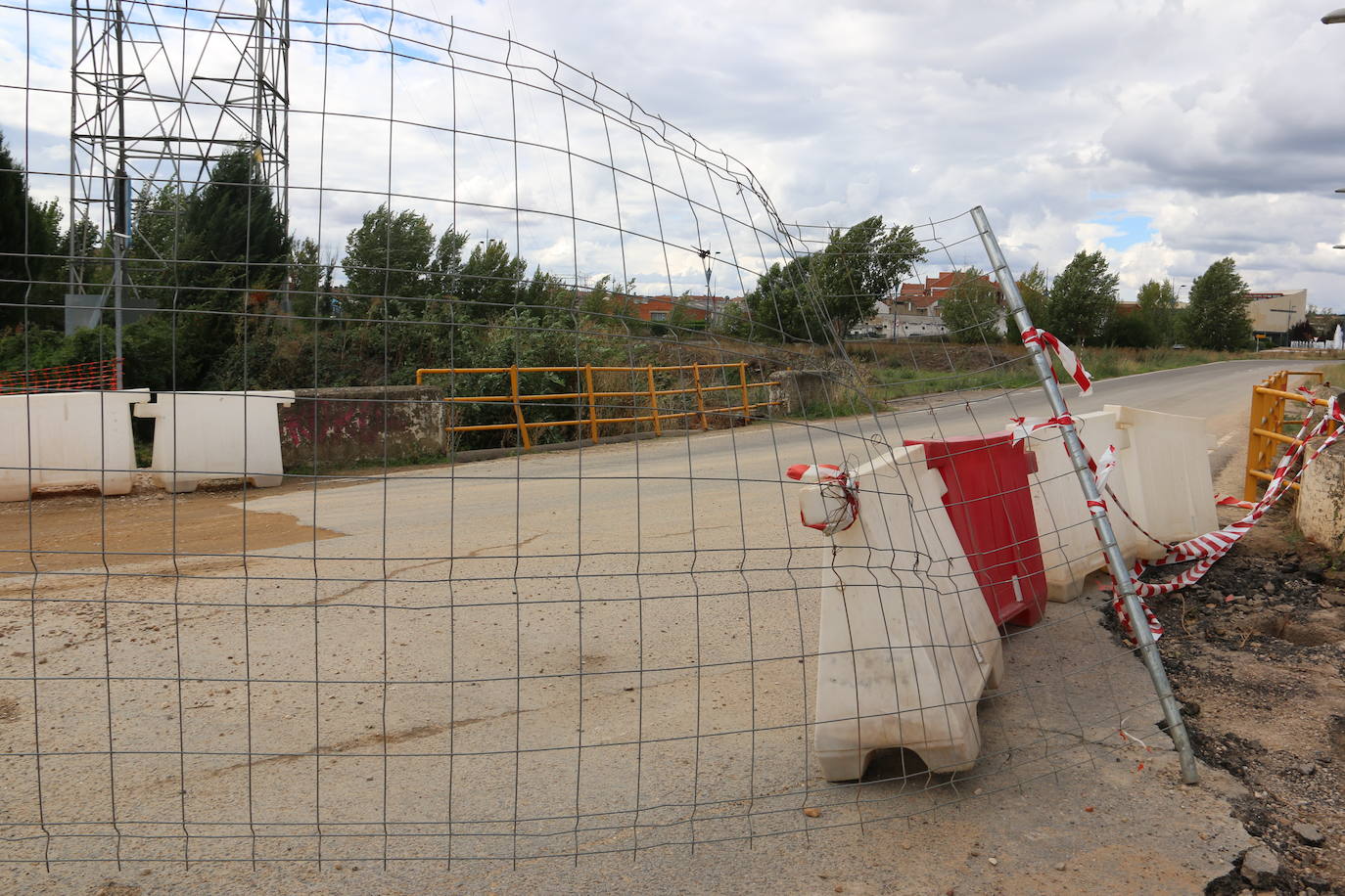 Los vecinos de San Andrés alertan de «peligro e inviabilidad» en la obra de Adif entre San Juan de Dios y el Ayuntamiento