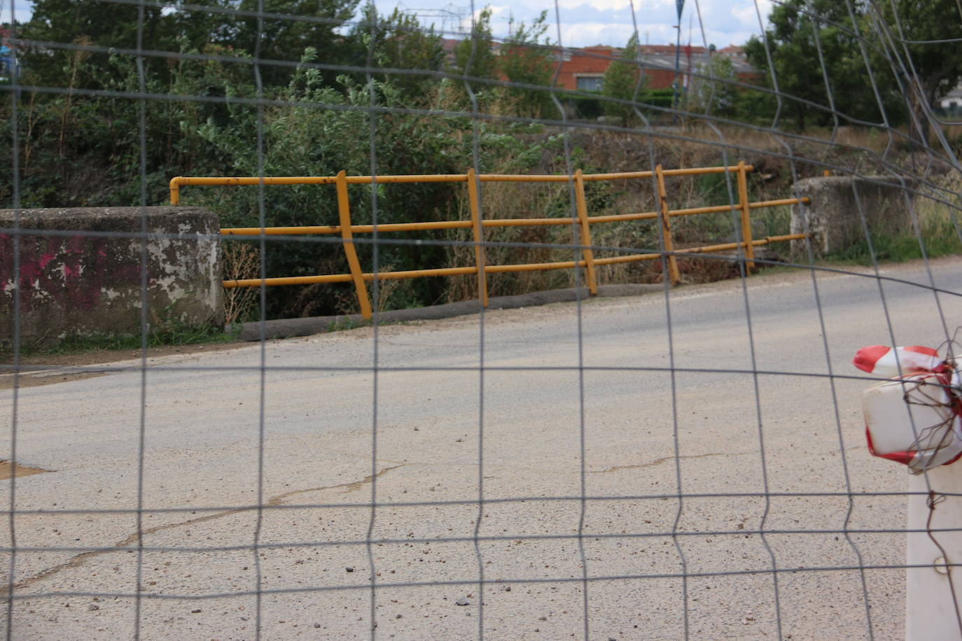 Los vecinos de San Andrés alertan de «peligro e inviabilidad» en la obra de Adif entre San Juan de Dios y el Ayuntamiento