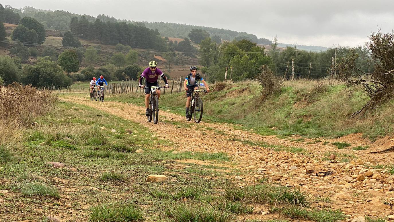 Más de 200 corredores han disfrutado de un recorrido de 50 kilómetros por la comarca de Tierras de Sahagún.