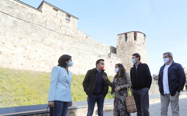 Galería. Cargos de Ciudadanos recorren Ponferrada.