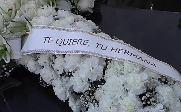 Isabel Pantoja envía un ramo a la tumba de Paquirri en el aniversario de su muerte