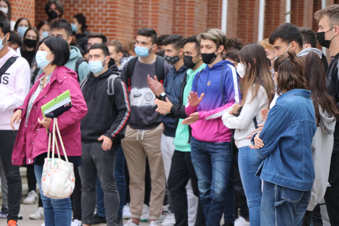 La Escuela de Ingenierías de la Universidad de León acoge el recuerdo al joven fallecido.