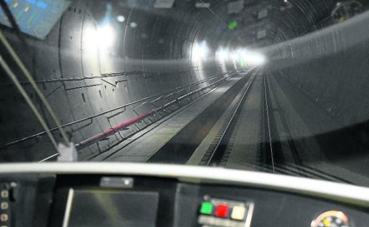 El interior del túnel base de Pajares, el pasado 20 de septiembre desde el tren laboratorio Talgo BT. 