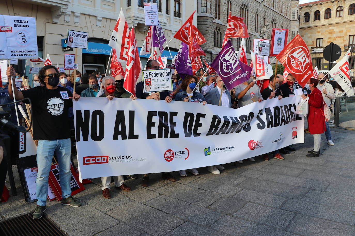 Las organizaciones sindicales solicitan «el cese total» del Ere planteado por la entidad bancaria.