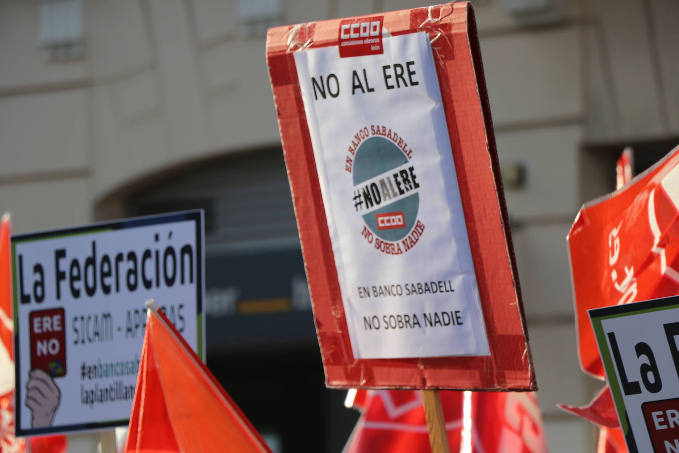 Las organizaciones sindicales solicitan «el cese total» del Ere planteado por la entidad bancaria.