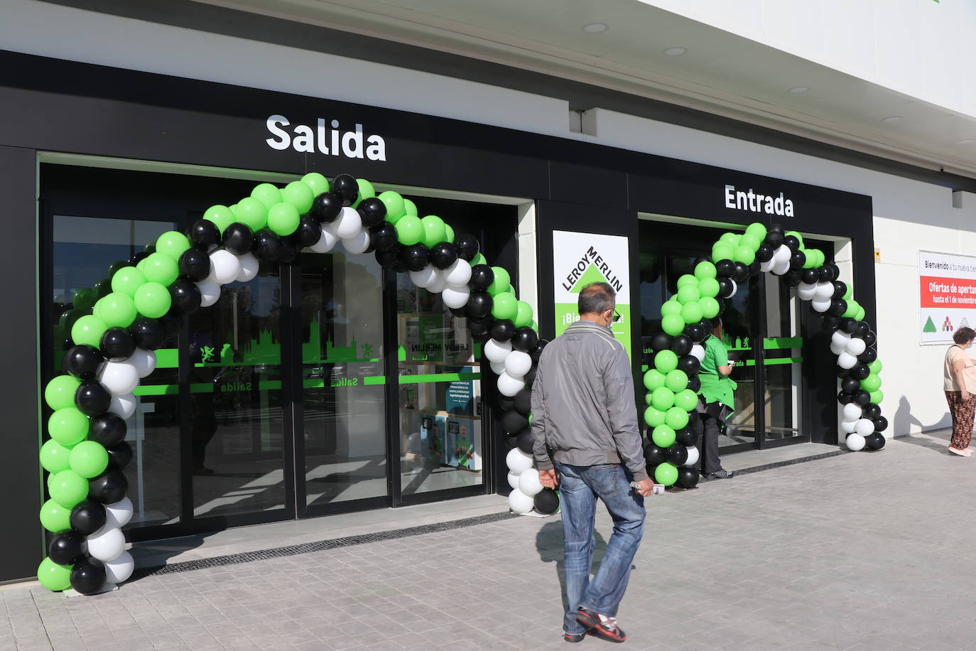 Fotos: Tres nuevas tiendas para el Reino de León