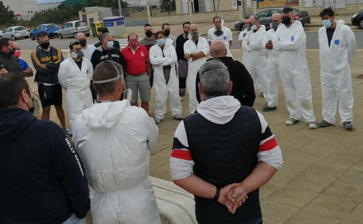 Imagen de una concentración a la puerta de la fábrica.