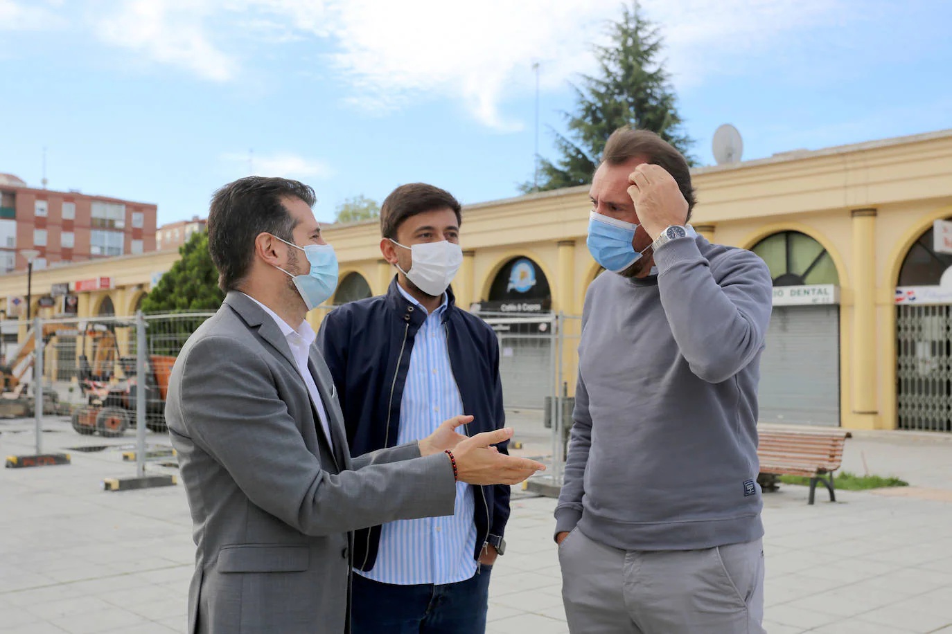 El secretario general del PSOE de Castilla y León, Luis Tudanca, interviene junto al alcalde de Valladolid, Óscar Puente, y el secretario general de Juventudes Socialistas de Castilla y León, Fran Díaz, en la inauguración de la Escuela de Otoño de Juventudes Socialistas de Castilla y León.