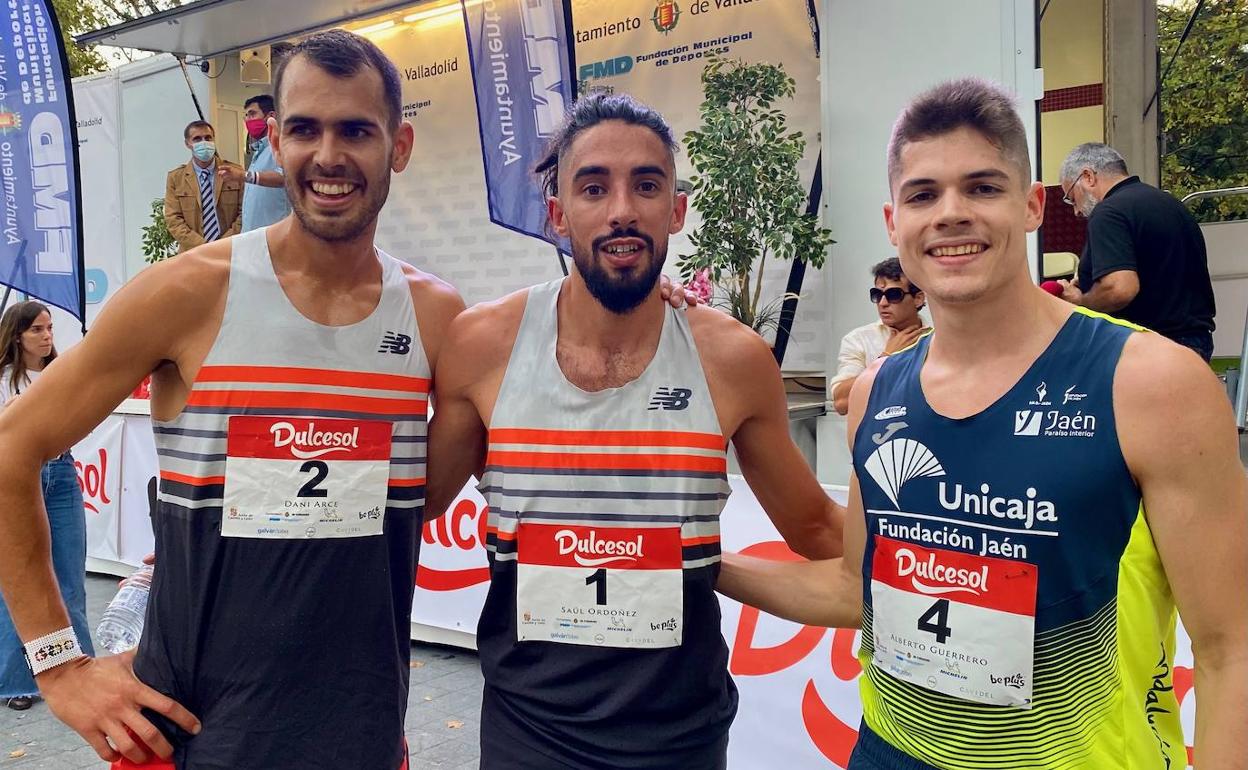 Saúl Ordóñez, junto a Daniel Arce y Alberto Guerrero, que completaron el podio.