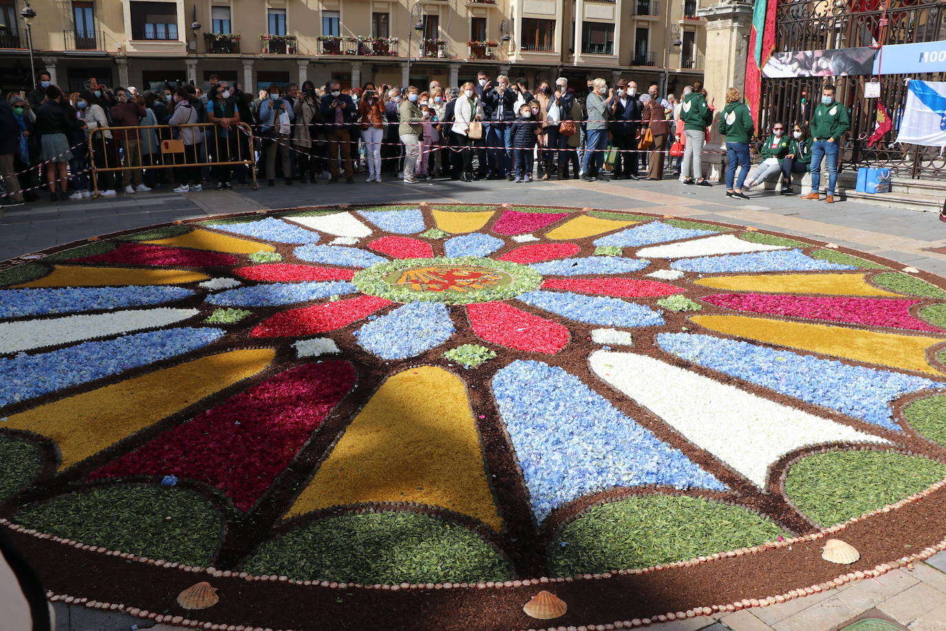 Fotos: Pendones al cielo por San Froilán