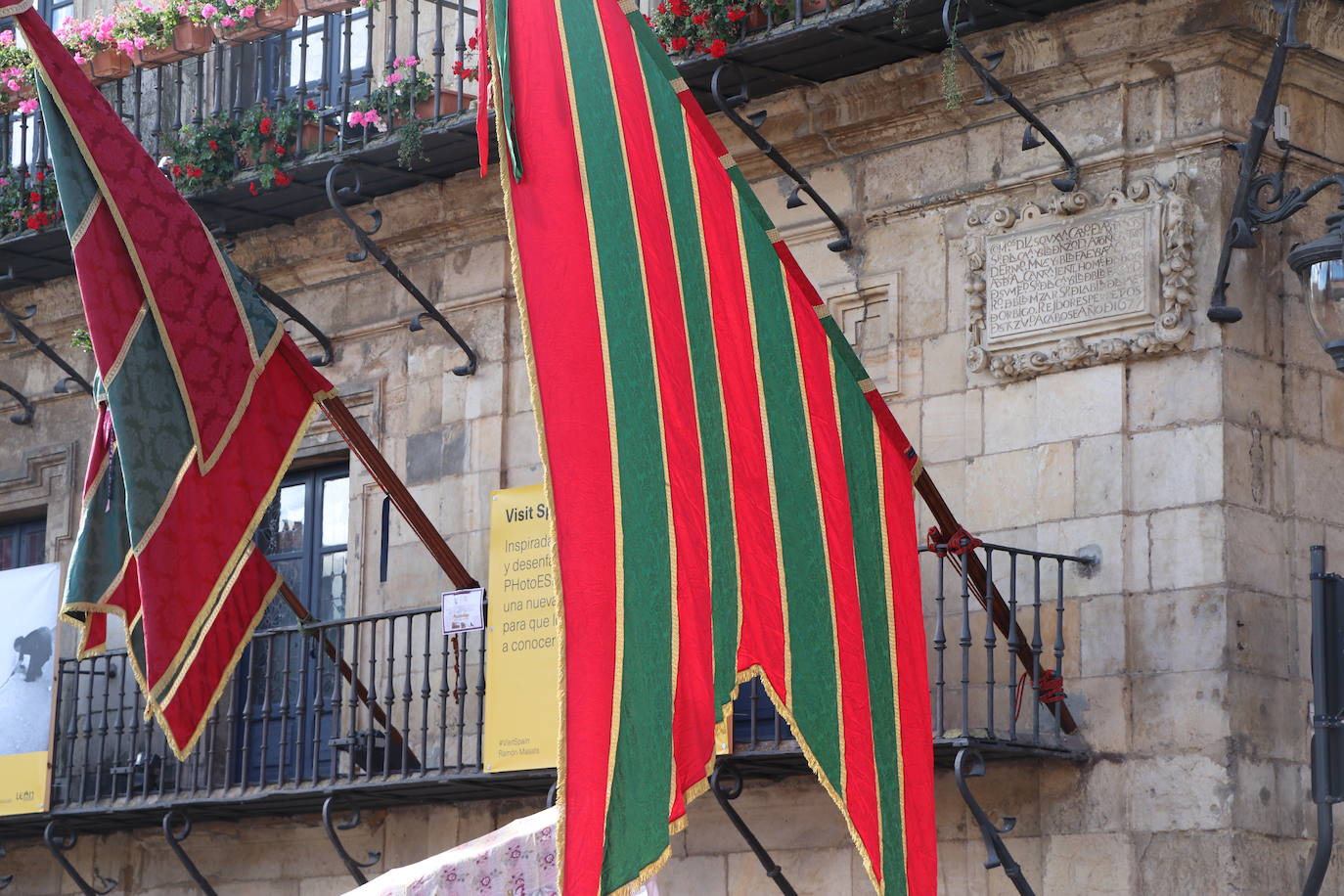 Fotos: Pendones al cielo por San Froilán