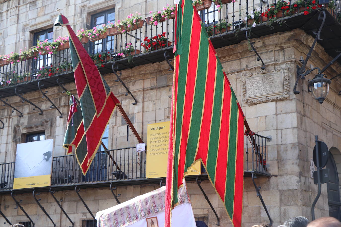 Fotos: Pendones al cielo por San Froilán