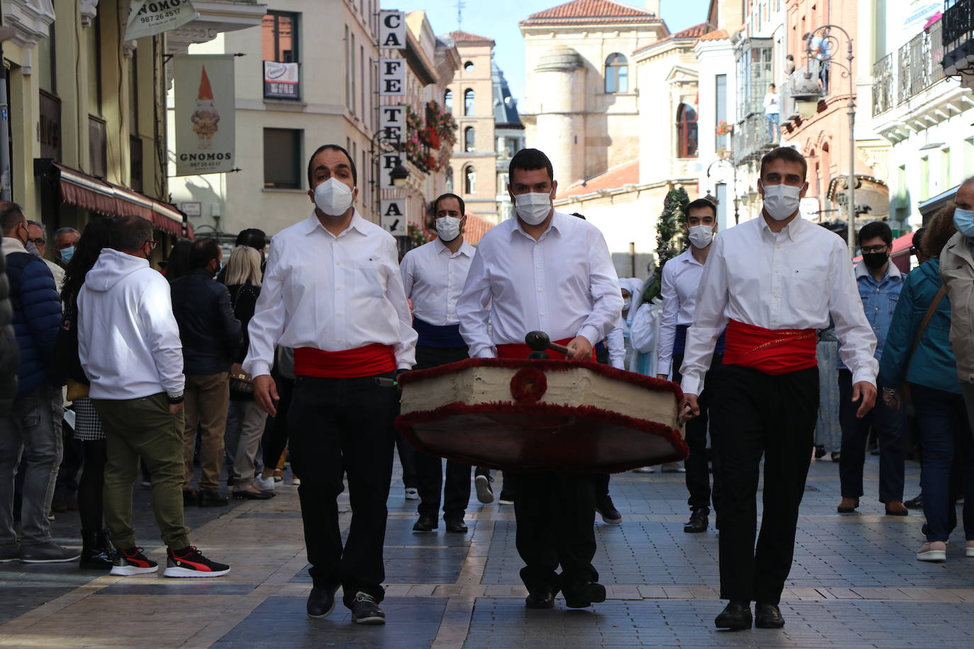 Ayuntamiento y Cabildo retomaron su habitual intercambio dialéctico sobre la obligatoriedad de la ofrenda municipal.