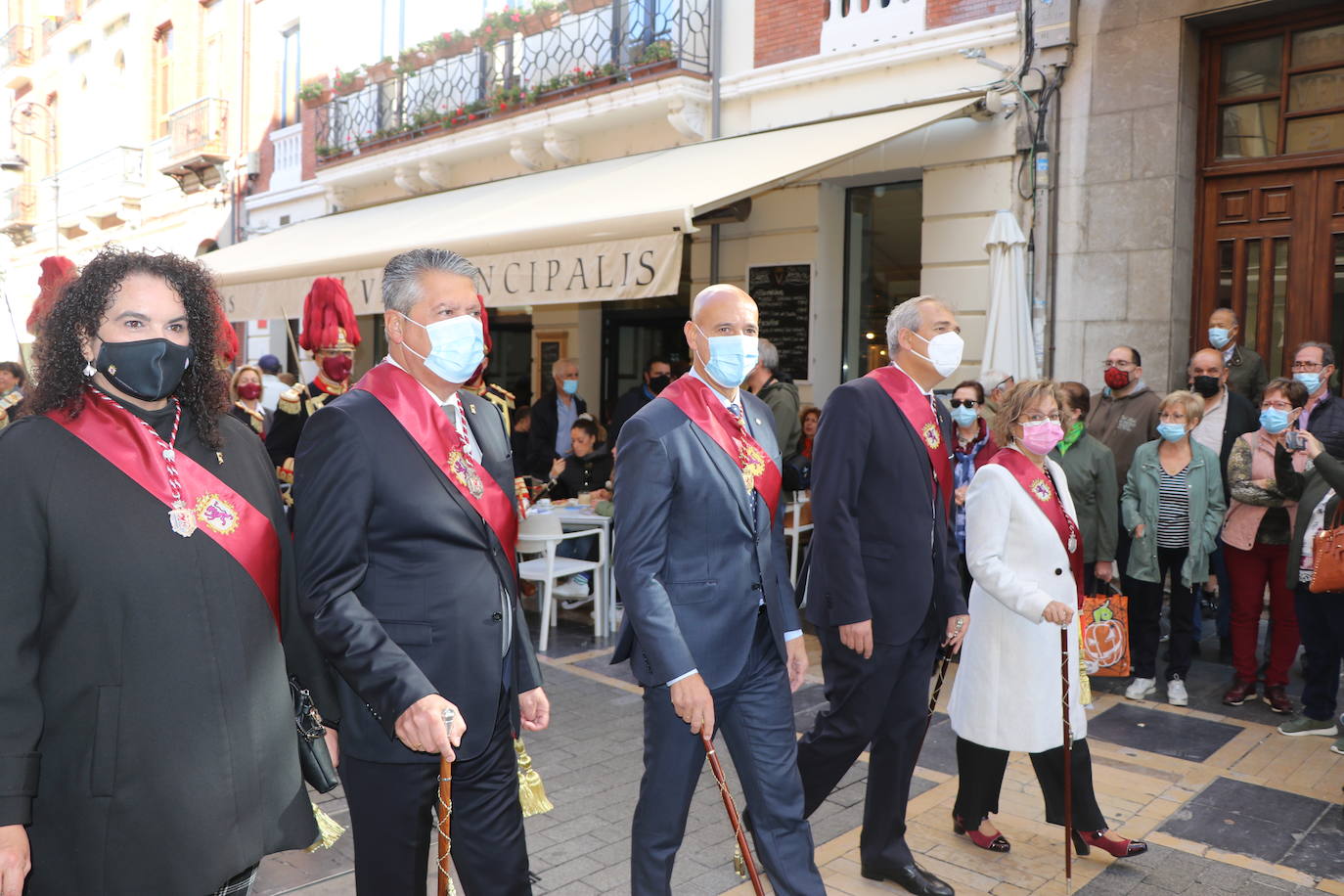 Ayuntamiento y Cabildo retomaron su habitual intercambio dialéctico sobre la obligatoriedad de la ofrenda municipal.