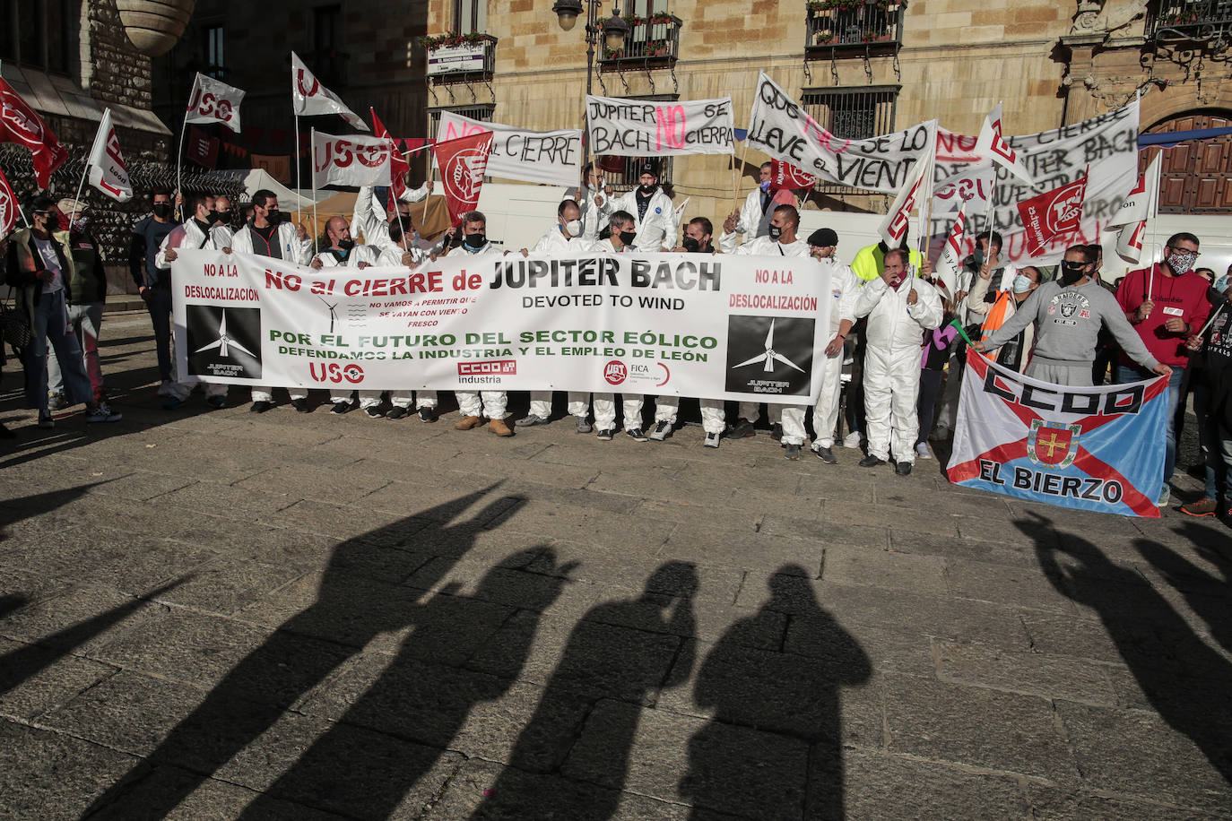 Los 52 empleados de la factoría de la empresa danesa en Villadangos del Páramo luchan contra el cierre de la misma previsto por la compañía