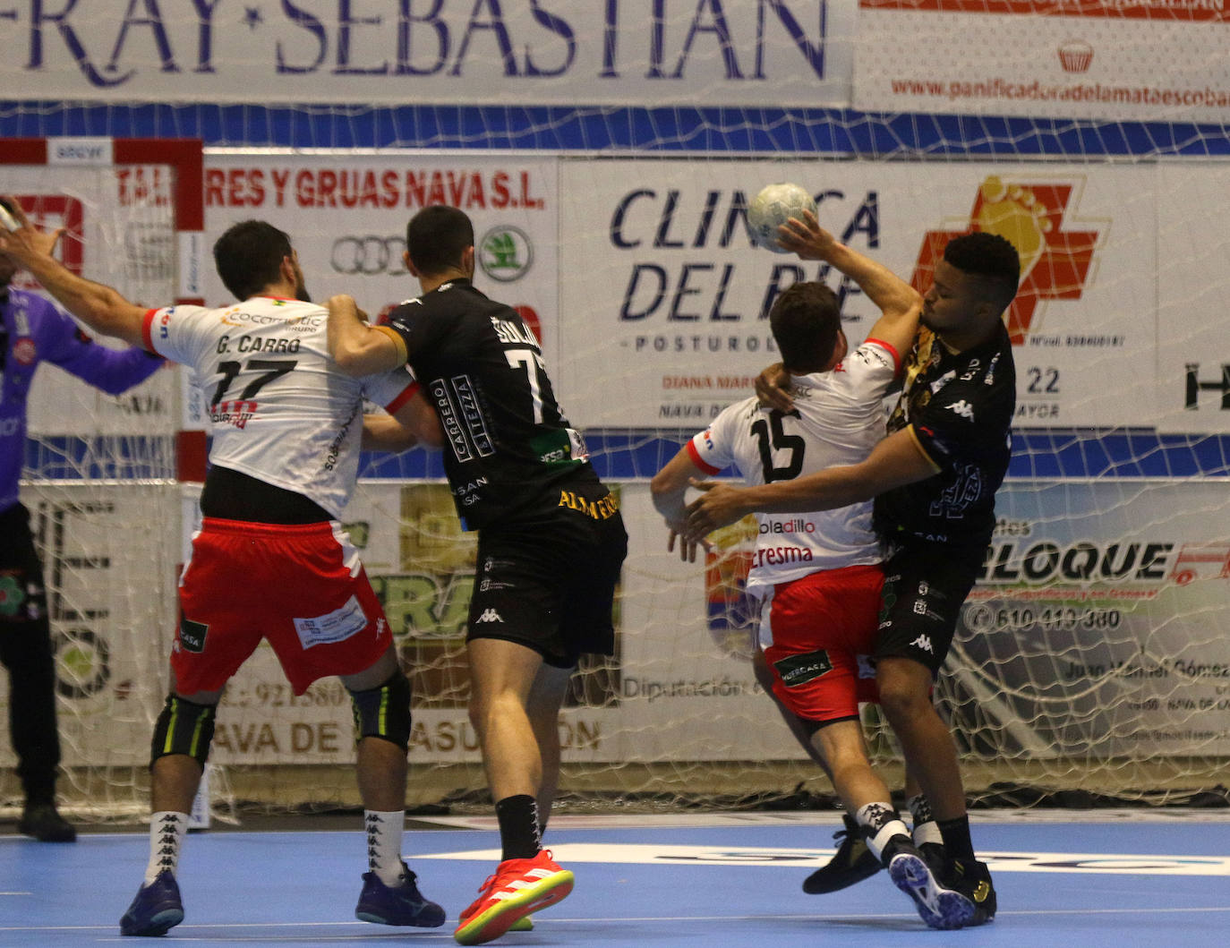 El conjunto marista sufre su tercera derrota consecutiva en Liga Sacyr Asobal, siendo superado totalmente por BM Nava