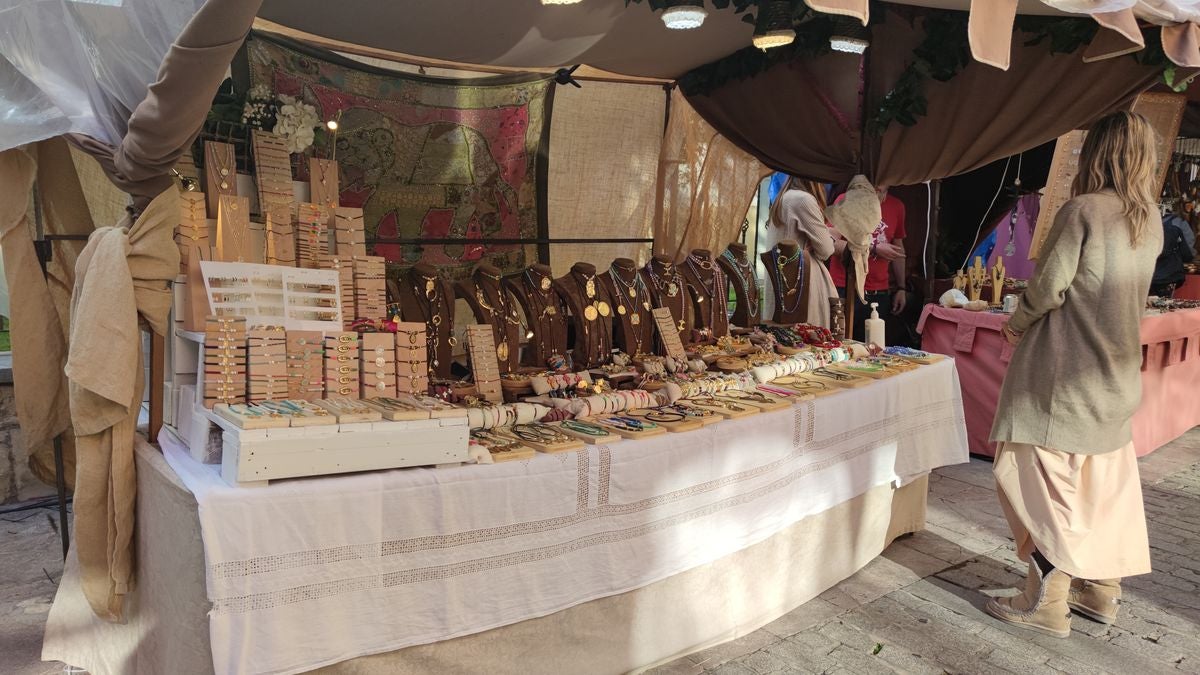 El Mercado medieval estará abierto hasta el próximo día 10 de octubre entre las calles Ruiz de Salazar, Plaza de San Isidoro y El Cid.