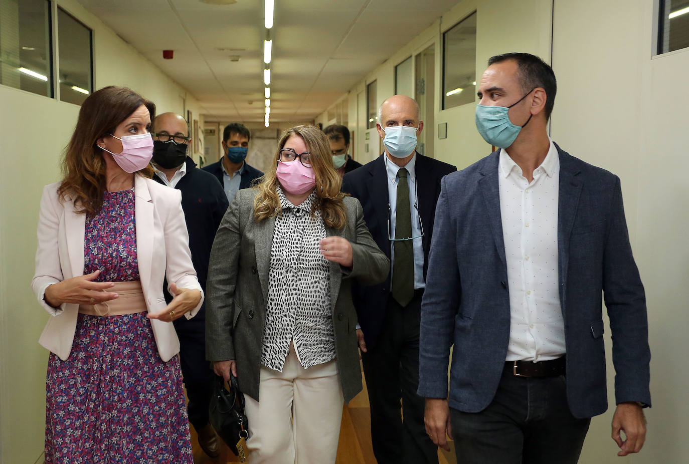 La consejera de Empleo e Industria firma el protocolo de colaboración con la Asociación para el Desarrollo del Textil de Castilla y León.