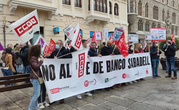 Galería. Imagen de la concentración de este miércoles en la Plaza de Botines. 