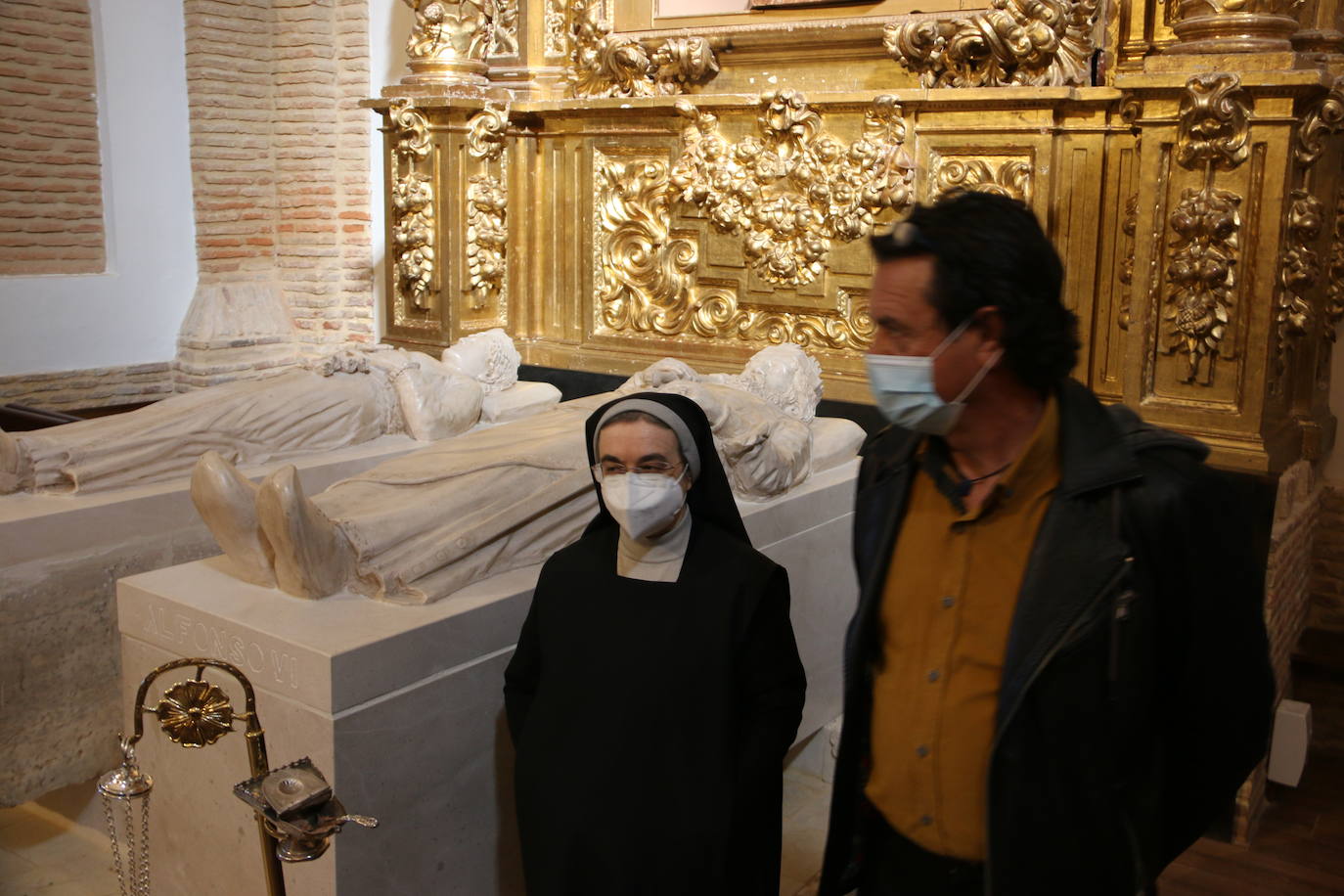 El Obispo de León bendice el mausoleo real en el que descansan los restos del monarca que unificó los reinos de León y Castilla y de sus cuatro esposas | «Es un día histórico para Sahagún» | El acto solemne se ha retrasado dos años a causa de la pandemia y ha contado con representación de la Junta, la Diputación, la villa y la Iglesia.