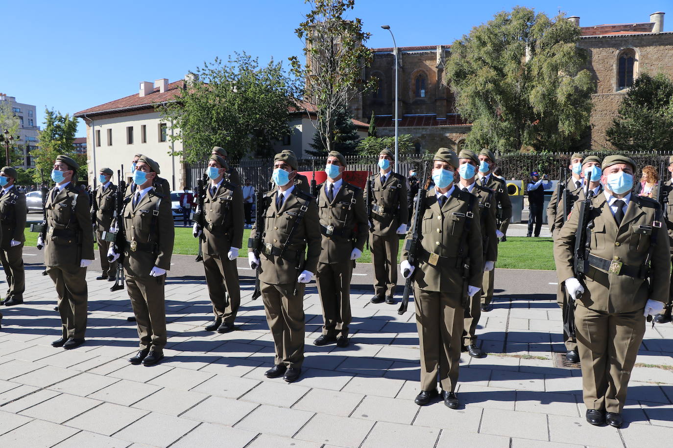 Acto castrense celebrado en León con motivo del día de la Hispanidad.