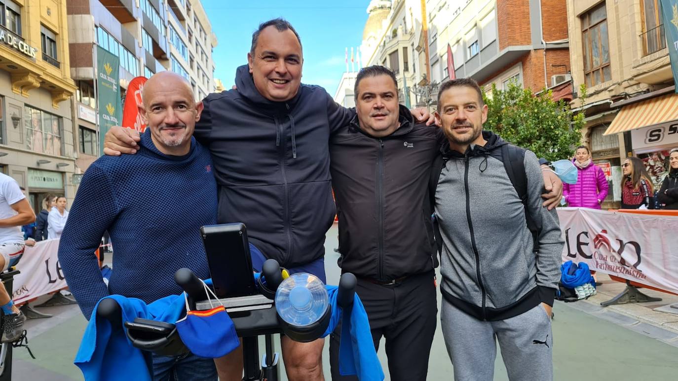 Desde primera hora de la mañana los componentes de cada equipo se han puesto a pedalear.