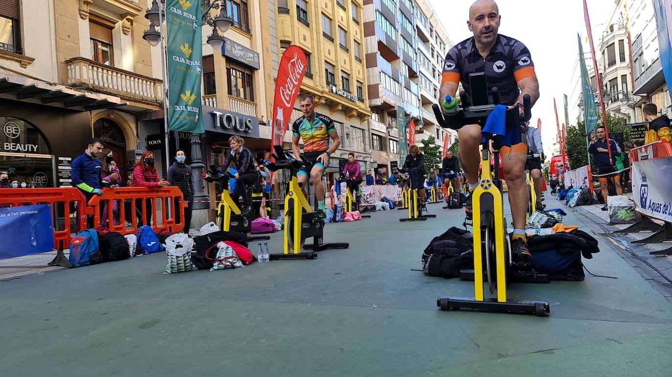 Desde primera hora de la mañana los componentes de cada equipo se han puesto a pedalear.