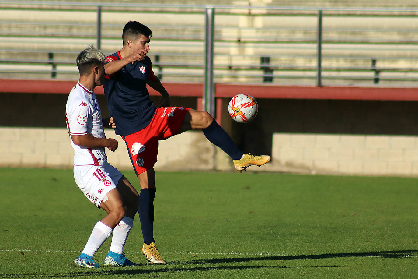 Dos goles de Manso le valen a los de Isra Martínez para imponerse por 3-1 a los bercianos.