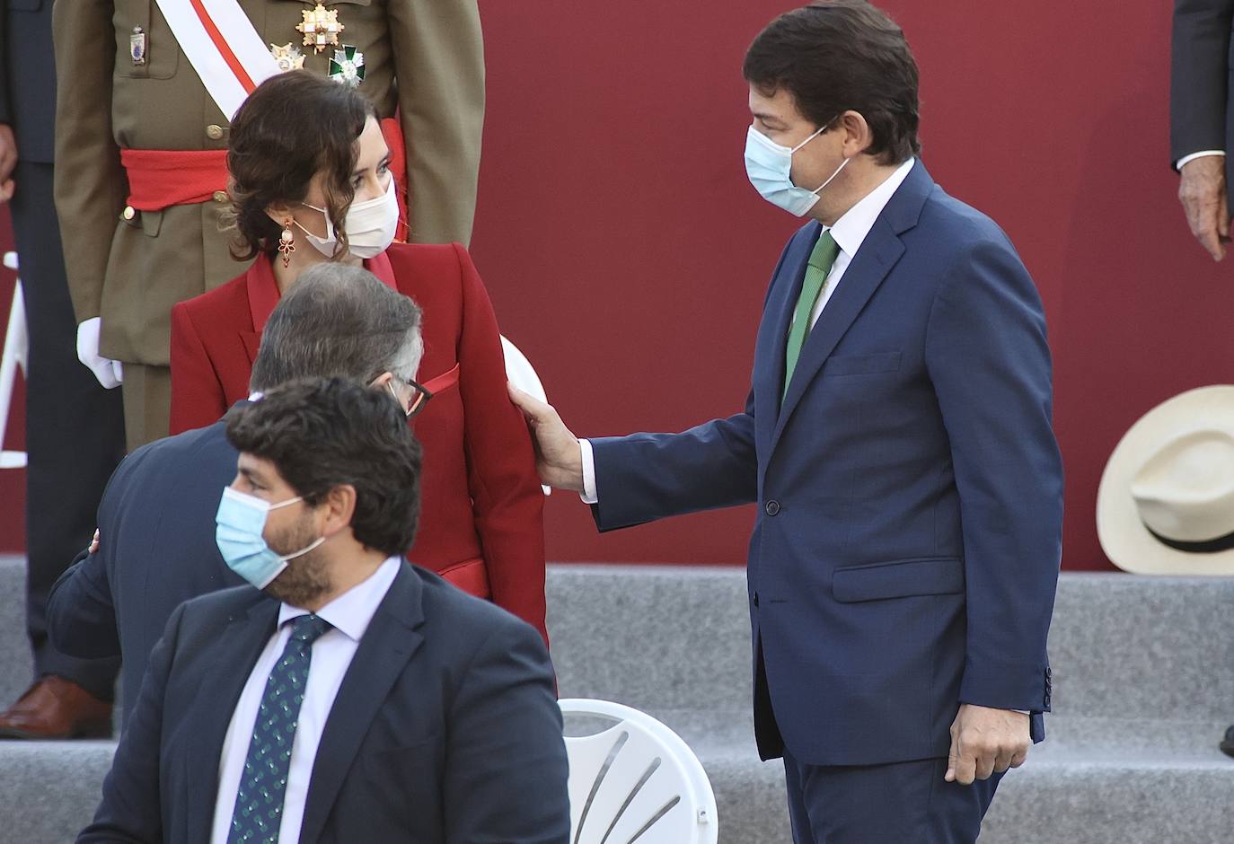 El presidente de la Junta asiste al acto de Homenaje a la Bandera con motivo de la Fiesta Nacional de España.