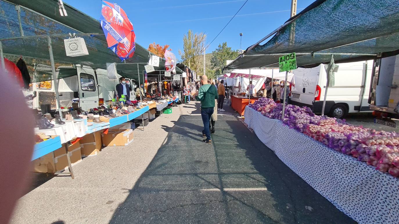 'Pulpadas', Feria de Ganado y más de 200 puestos llenan de color el Valle de Laciana.