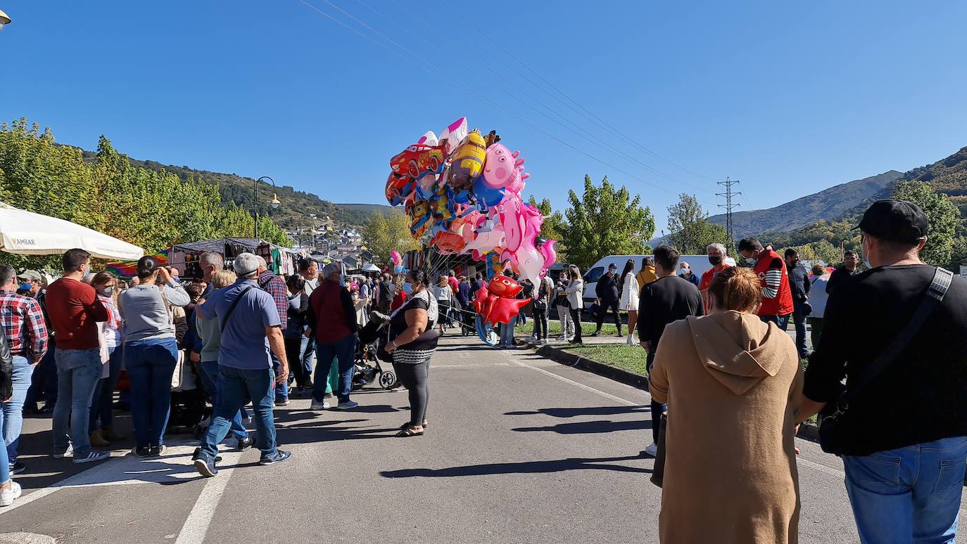 'Pulpadas', Feria de Ganado y más de 200 puestos llenan de color el Valle de Laciana.