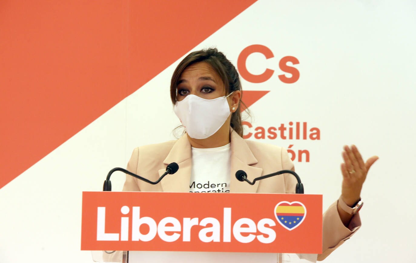 La coodinadora autonómica de Ciudadanos, Gemma Villarroel, atiende a los medios tras la celebración de la Junta Directiva del partido.