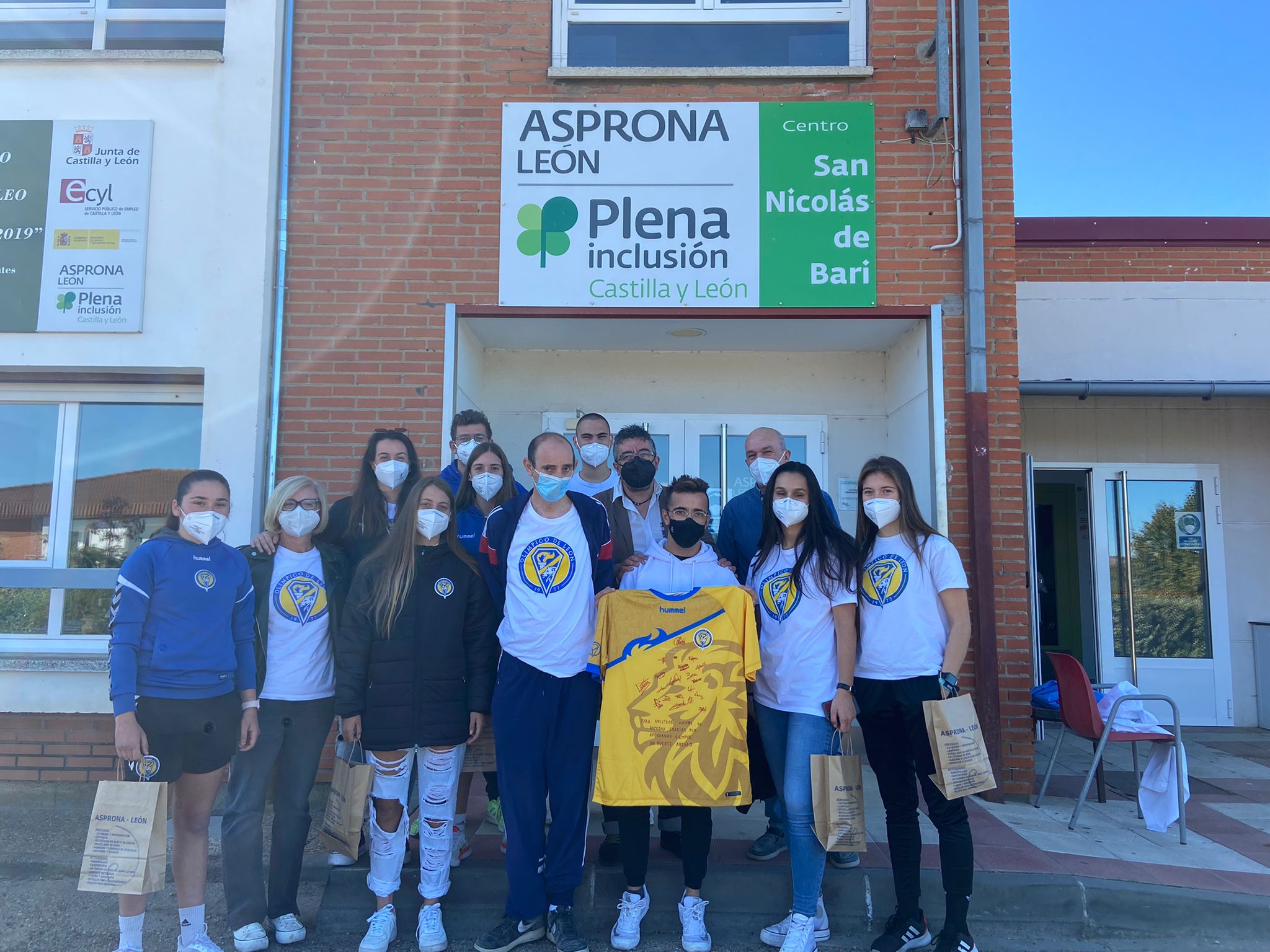 El equipo leonés visita las instalaciones de Asprona León