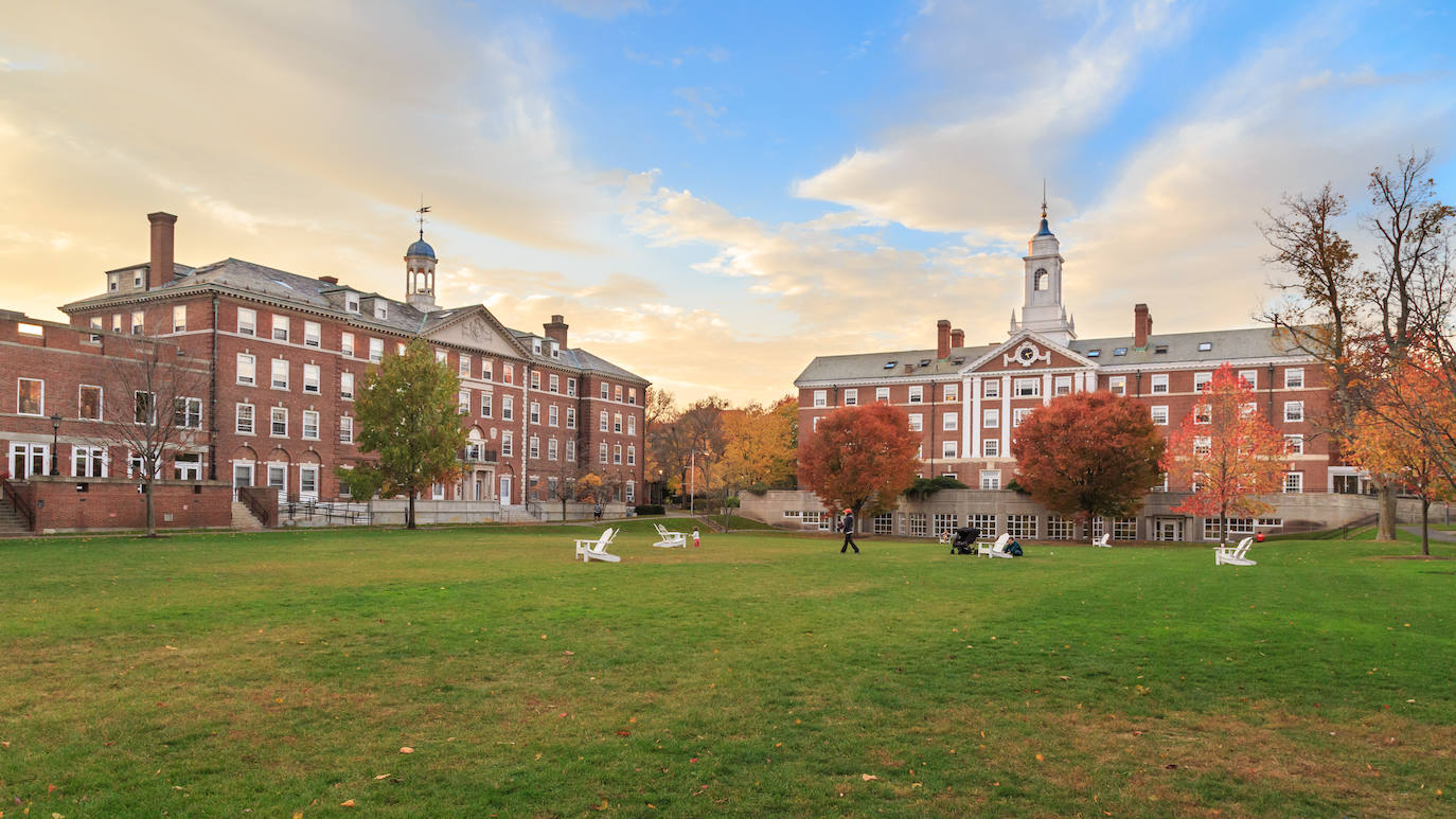 Universidad de Harvard (EE UU). Fue fundada en 1636 y es la institución de enseñanza superior más antigua de los Estados Unidos.