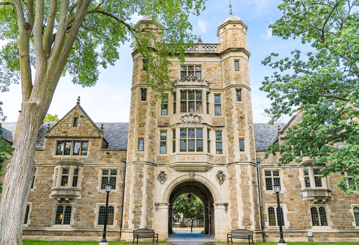 Universidad de Michigan (EE UU). Fue fundada en 1817. Tiene un total de 28 facultades y escuelas universitarias, con más de 55 000 alumnos matriculados.