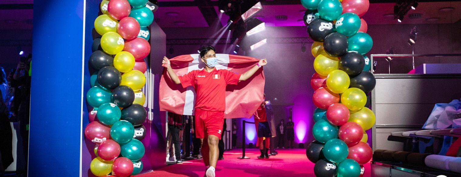 Rafa Guerrero: «El Mundial de Globos ha sido como el teatro de los sueños». «Ha sido una experiencia brutal», asegura el exárbitro leonés, responsable de dirigir en el 'campo'. Ibai y Piqué son capaces de «hacer magia con las iniciativas que tienen».