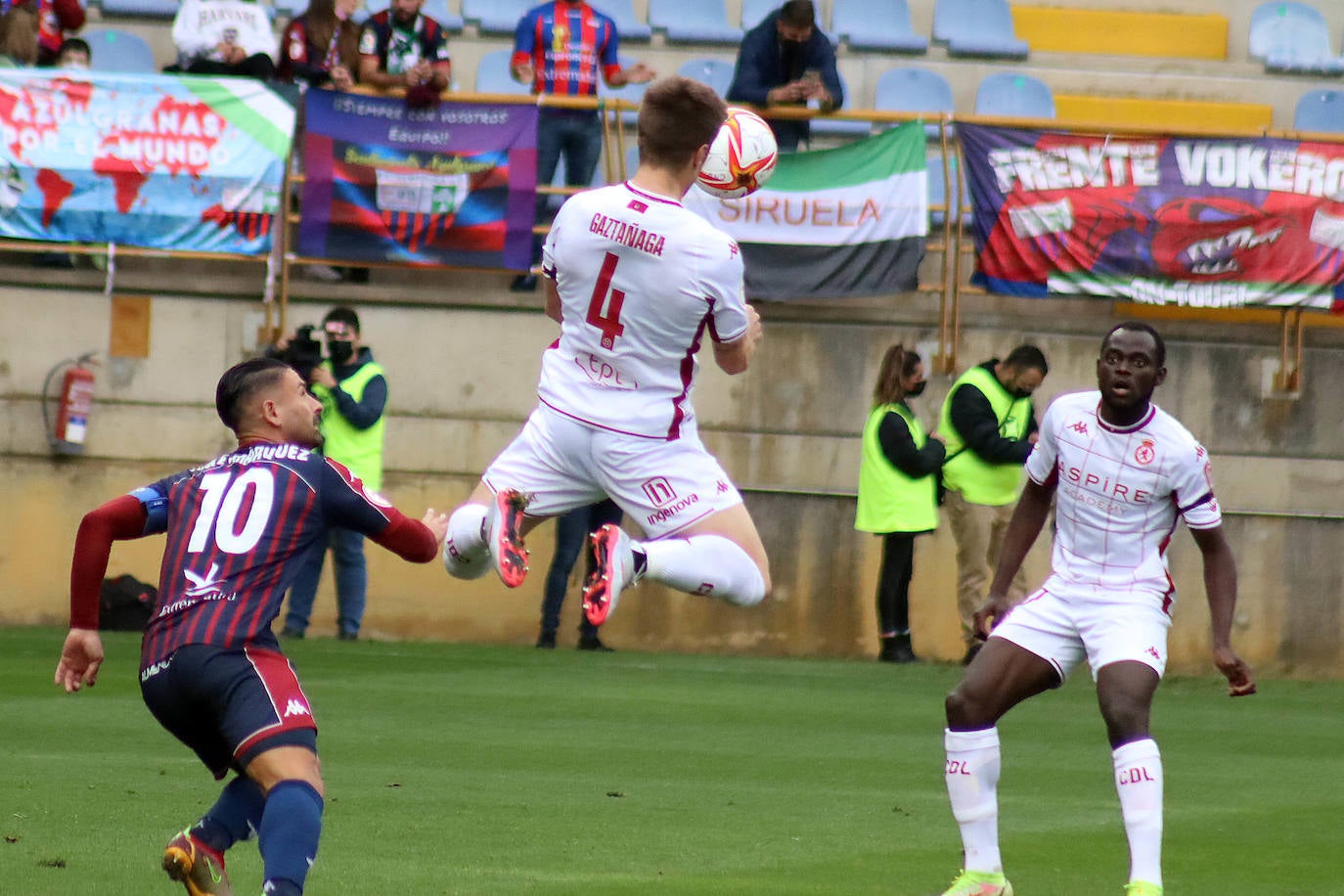 El conjunto leonés remonta para superar al Extremadura