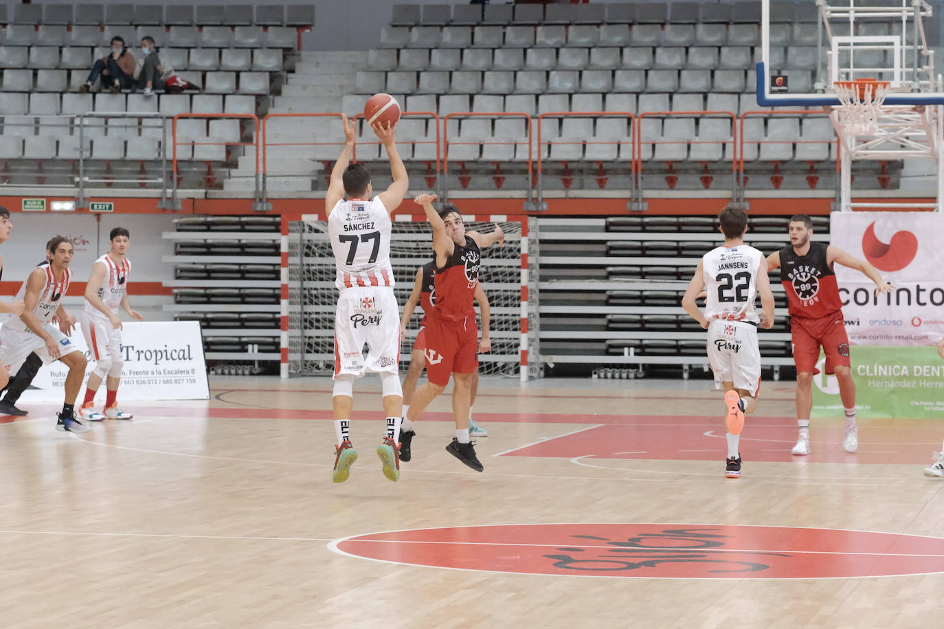 El conjunto leonés cosecha su tercera victoria de la temporada, esta vez ante Corinto Gijón Basket.